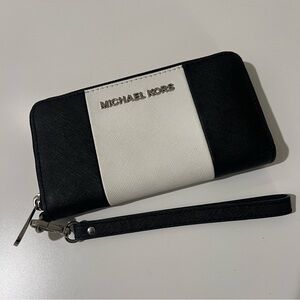 Michael Kors Black & White Jet Set Wristlet